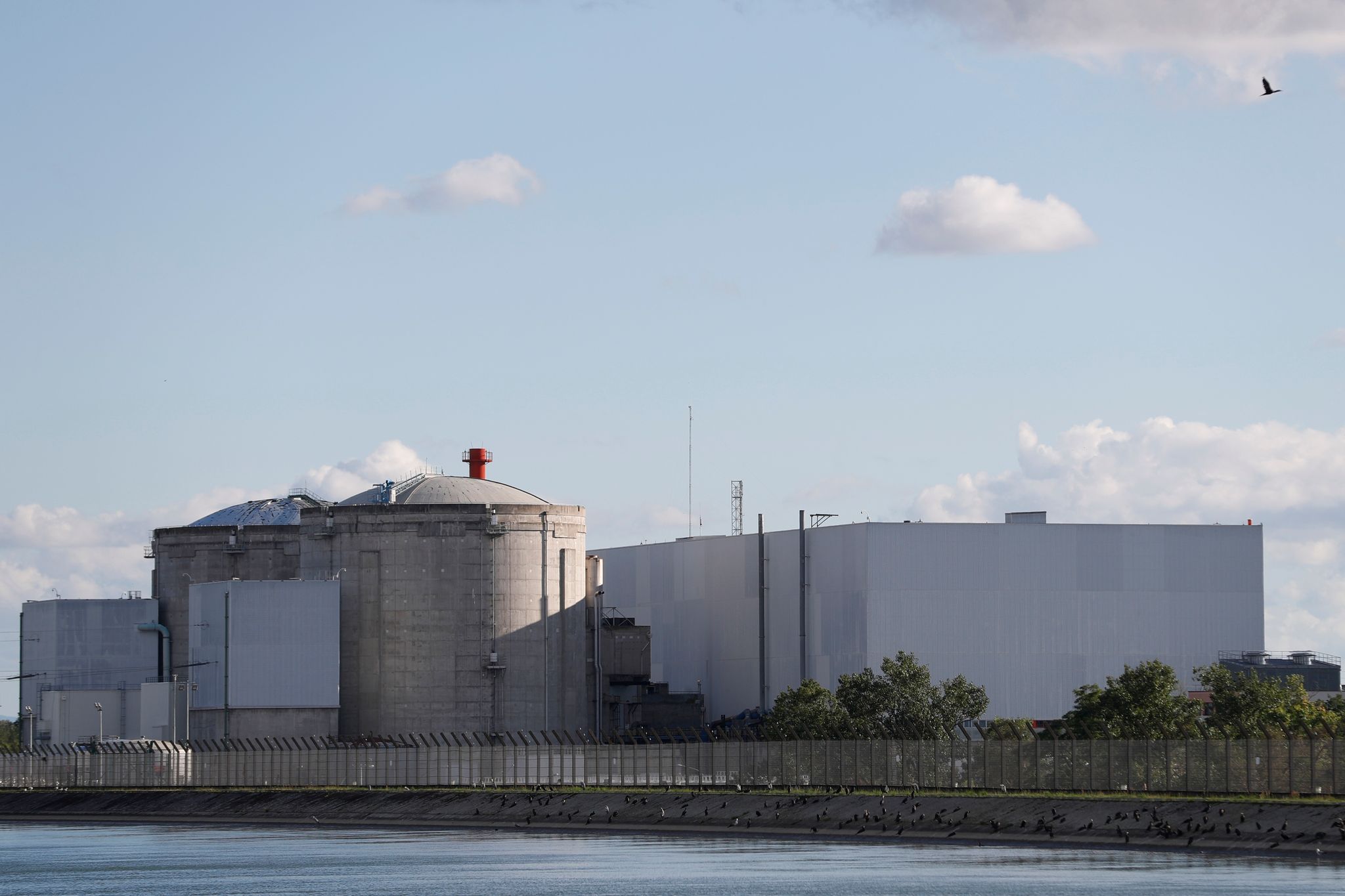 Blick auf das Atomkraftwerk Fessenheim in Ostfrankreich.