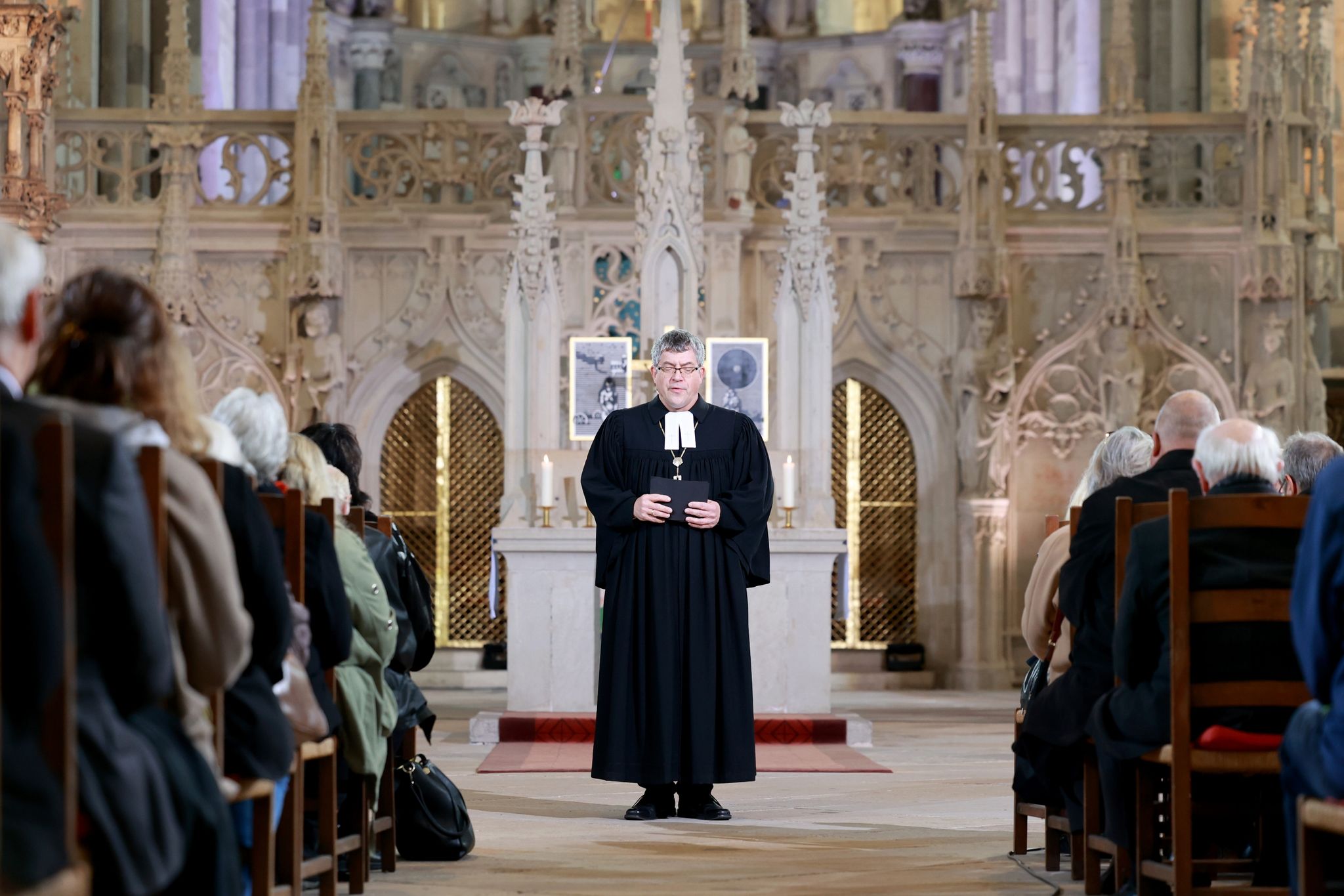 Friedrich Kramer, Landesbischof der Evangelischen Kirche in Mitteldeutschland, predigt beim Eröffnungsgottesdienst der Synode im Magdeburger Dom.