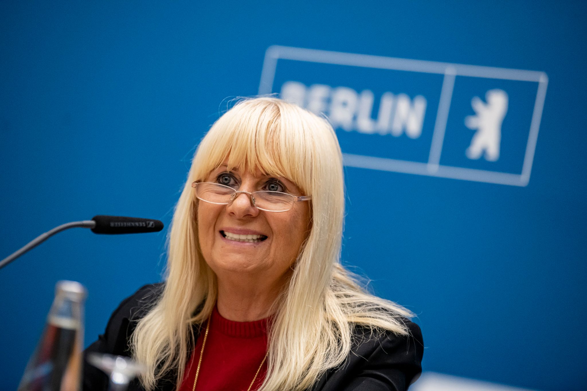 Iris Spranger (SPD), Berliner Senatorin für Inneres, Sport und Digitalisierung, bei einer Konferenz.