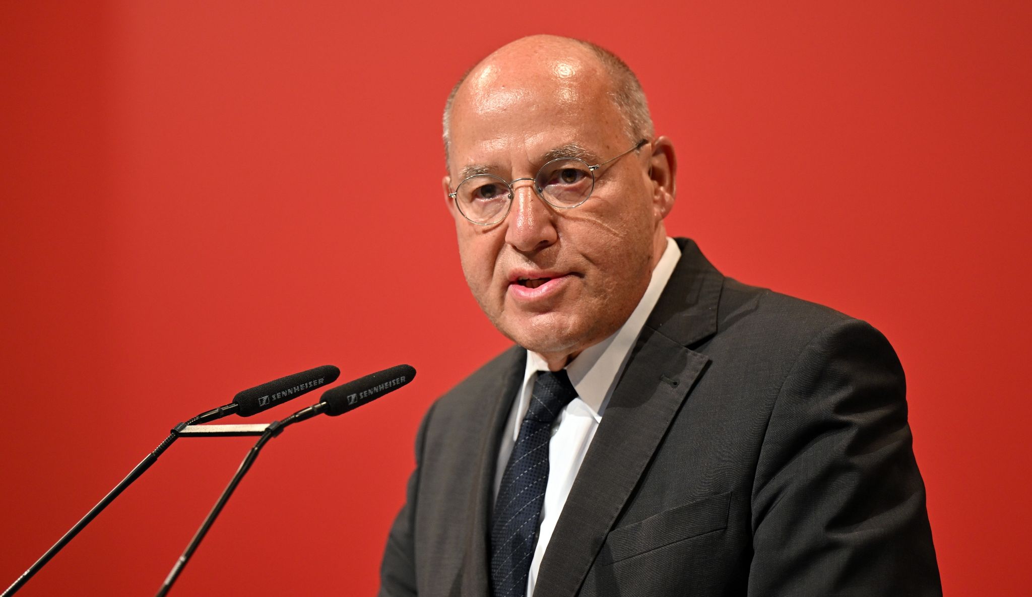 Gregor Gysi (Die Linke), Bundestagsabgeordneter, spricht beim Bundesparteitag der Linken.