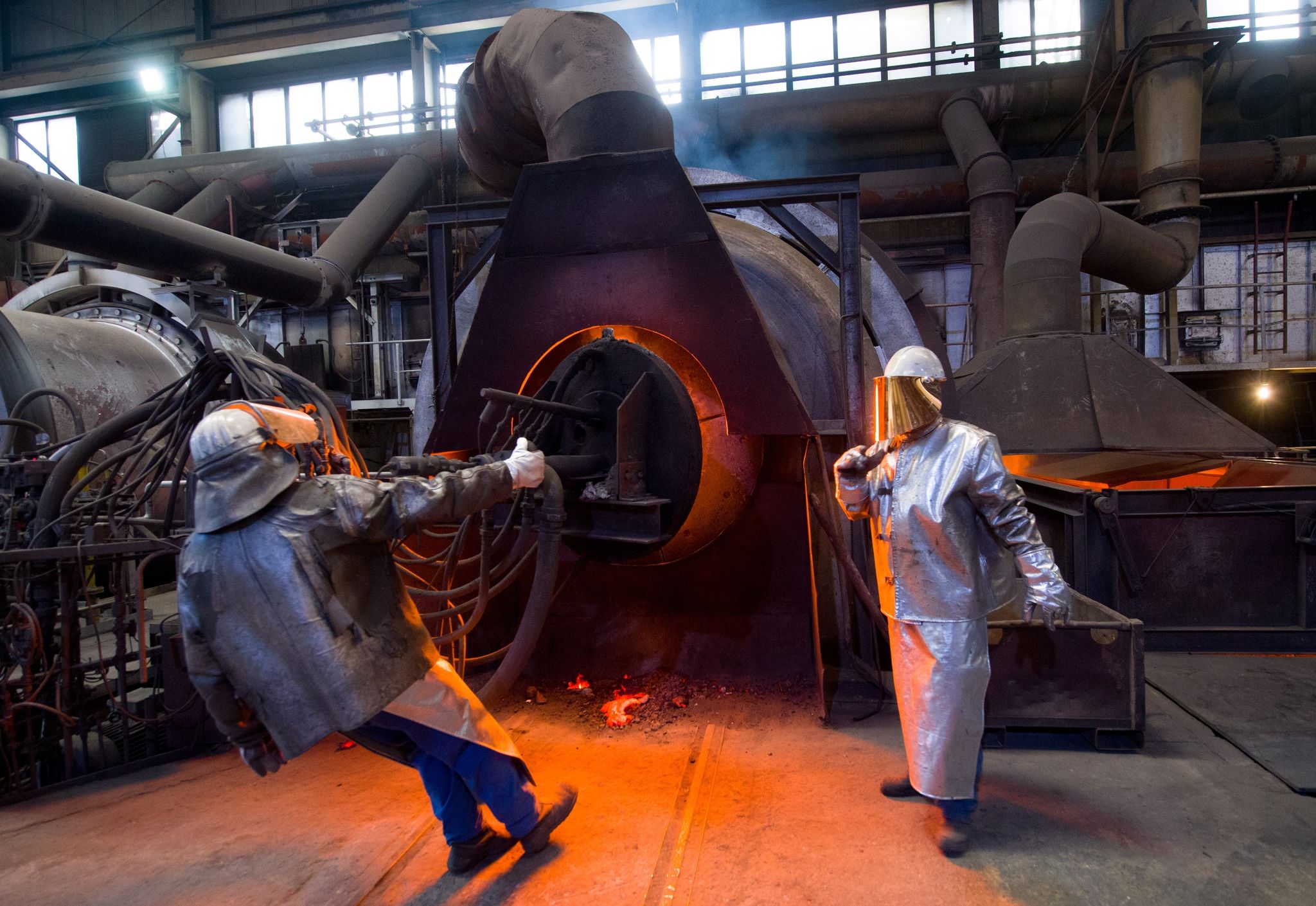 Galvanikschlämme und metallische Rückstände der Metallverarbeitung werden im Werk der Nickelhütte Aue zur Wiederverwendung geschmolzen.