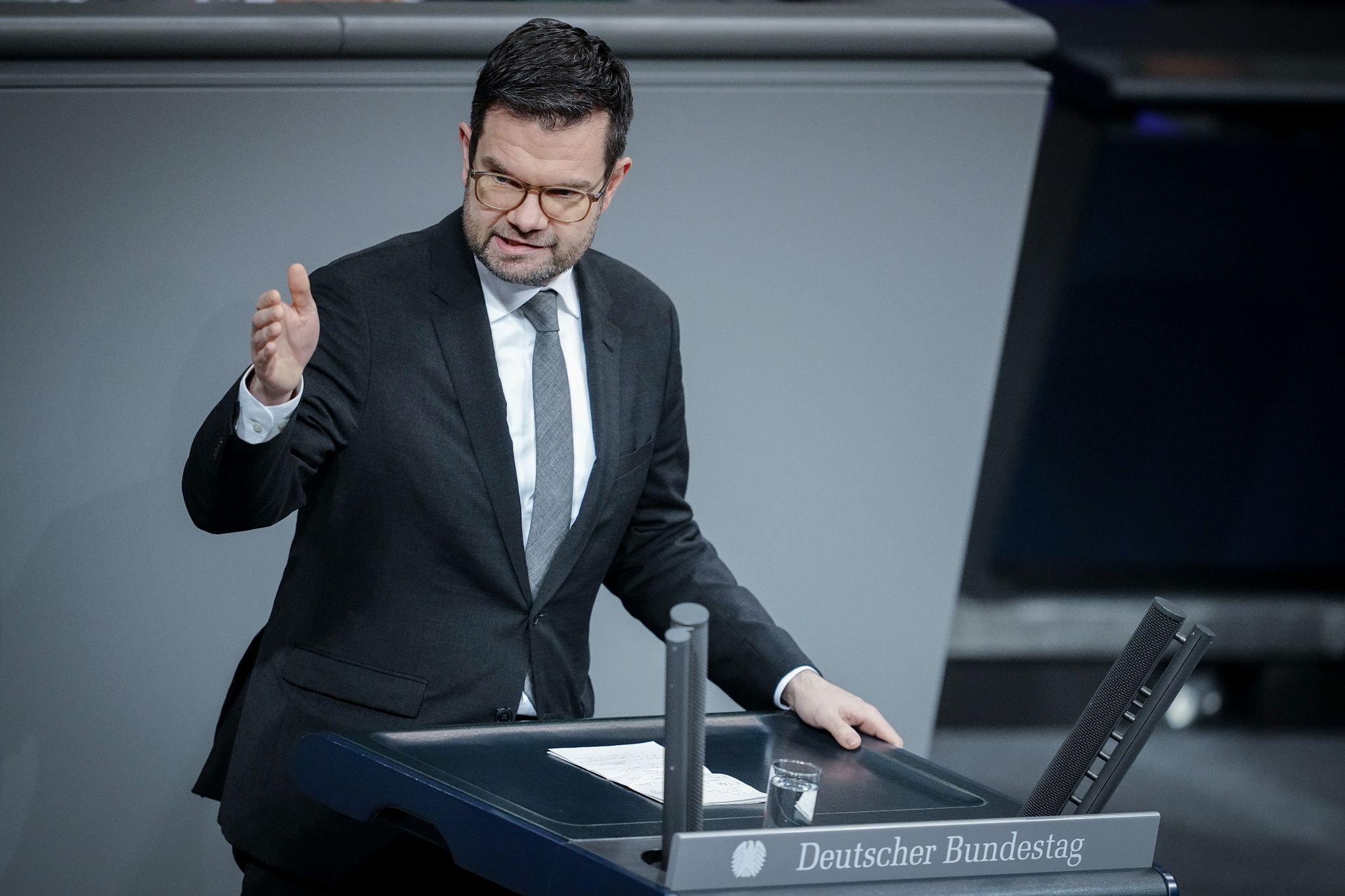 Bundesminister der Justiz Marco Buschmann spricht im Bundestag.
