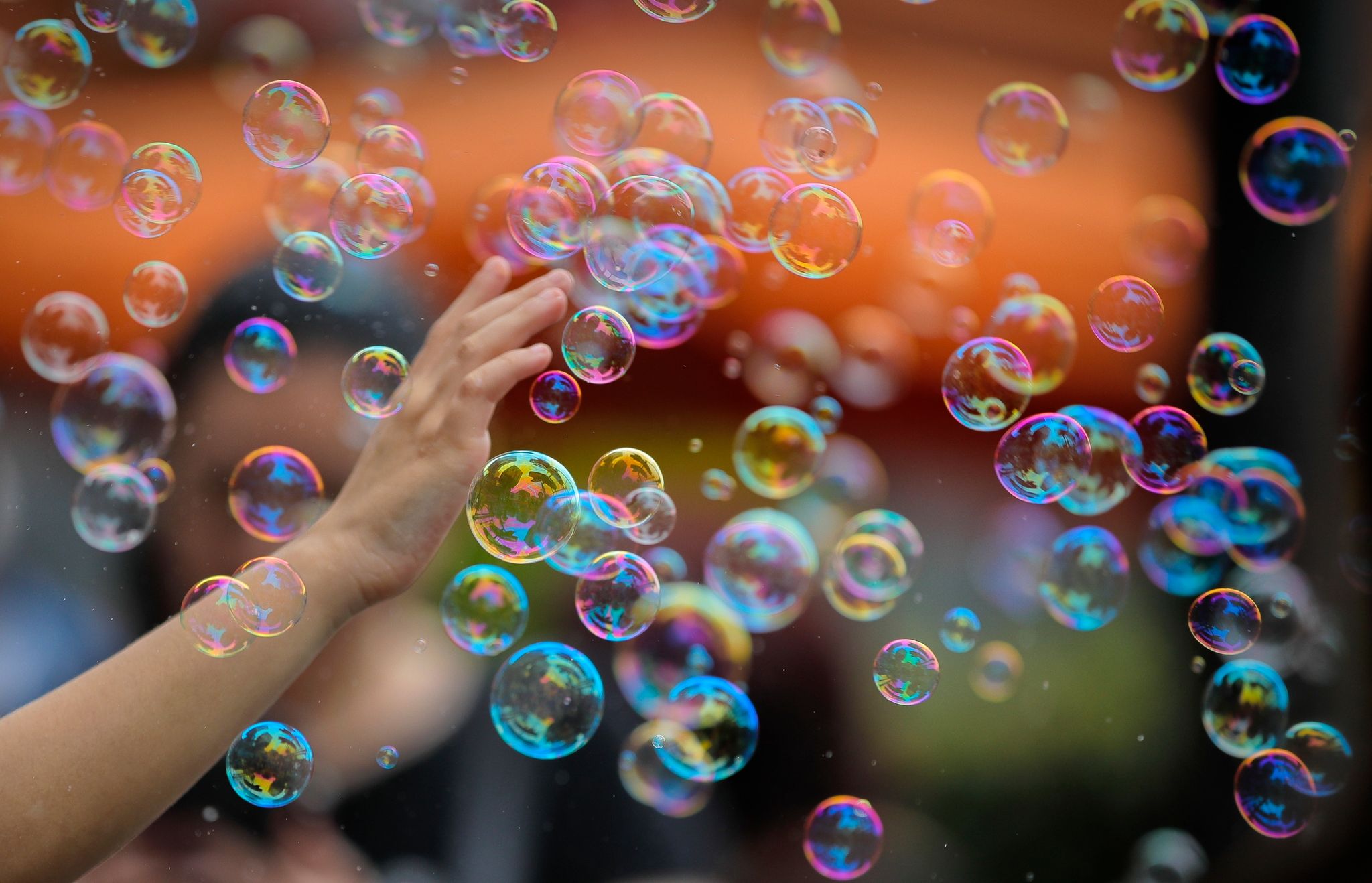 Verträglicher für Mensch, Tier und Umwelt als bunte Luftballons: Seifenblasen.