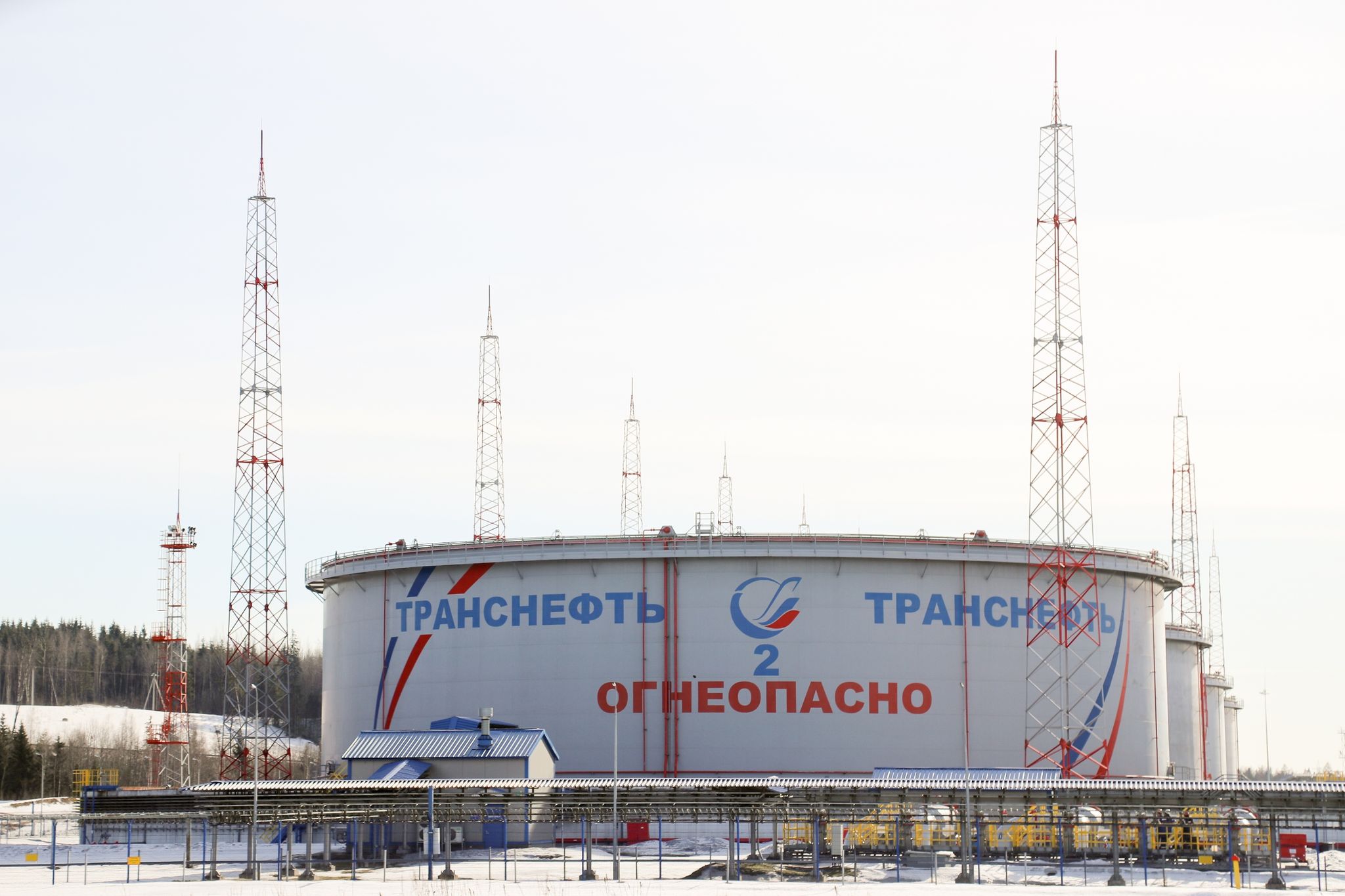 Tanks des staatlichen Ölpipeline-Betreiber «Transneft» im Ölterminal von Ust-Luga.
