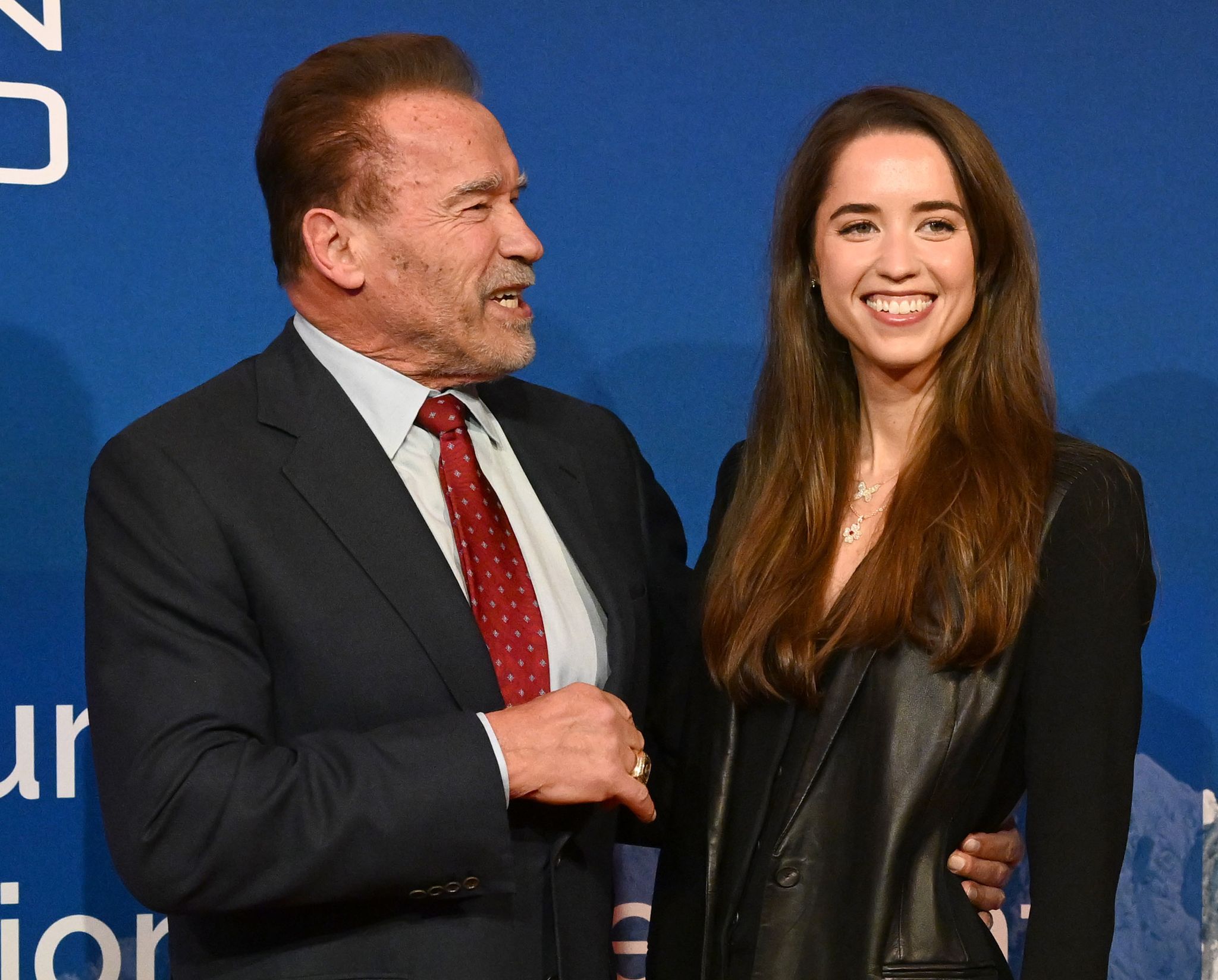 Arnold Schwarzenegger, Schauspieler und Bodybuilder aus Österreich sowie ehemaliger Gouverneur von Kalifornien, und seine Tochter Christina im Biohotel Stanglwirt.