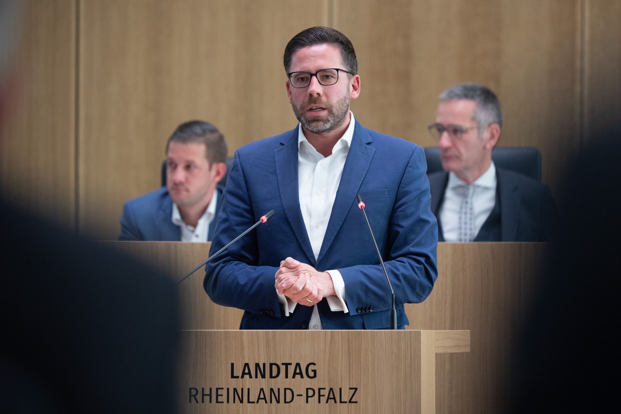 Philipp Fernis spricht während einer Landtagssitzung von Rheinland-Pfalz im Deutschhaus.