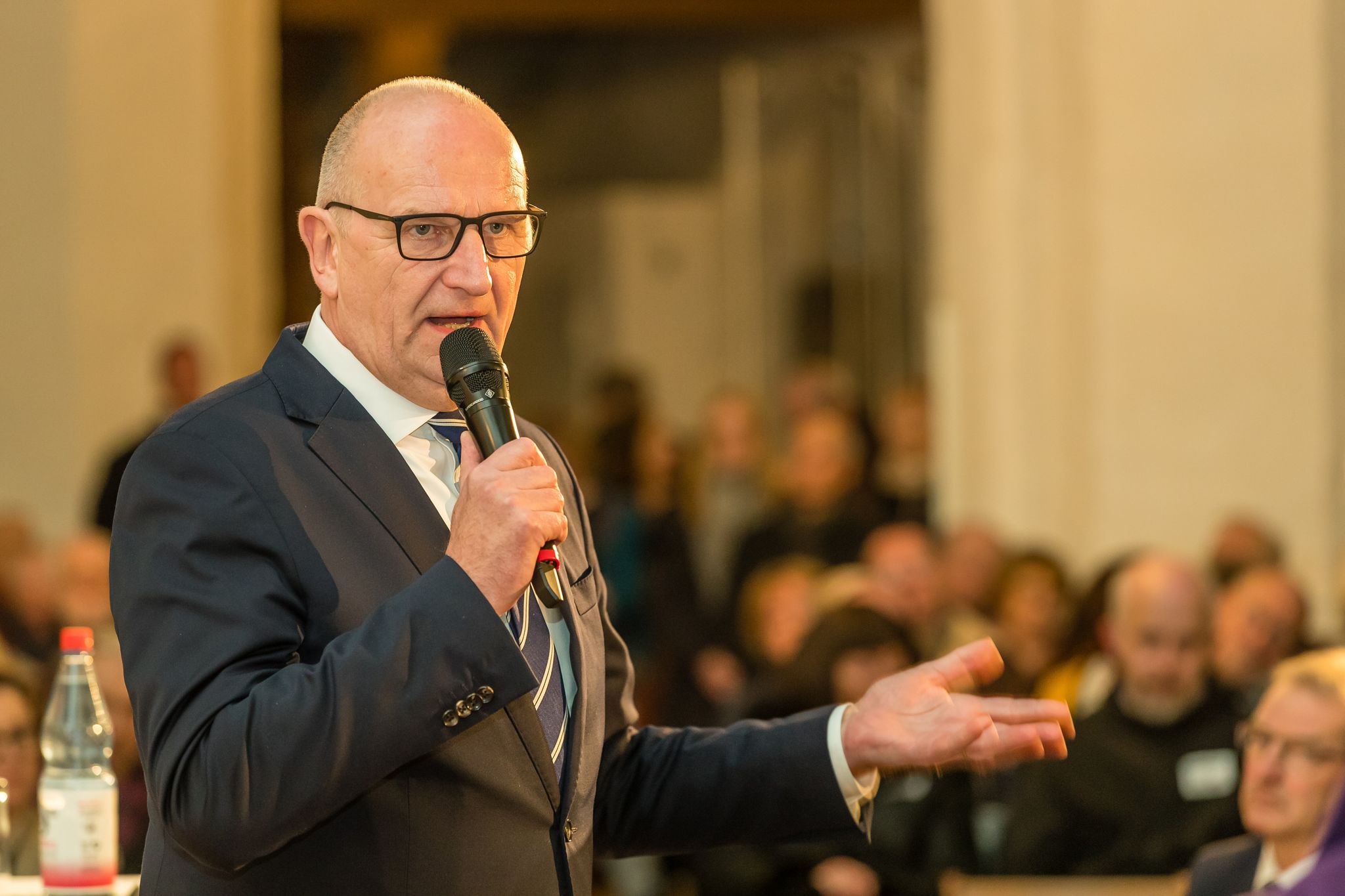 Dietmar Woidke (SPD), Ministerpräsident des Landes Brandenburg, spricht bei der Veranstaltung «Bürgerdialog mit Dietmar Woidke».
