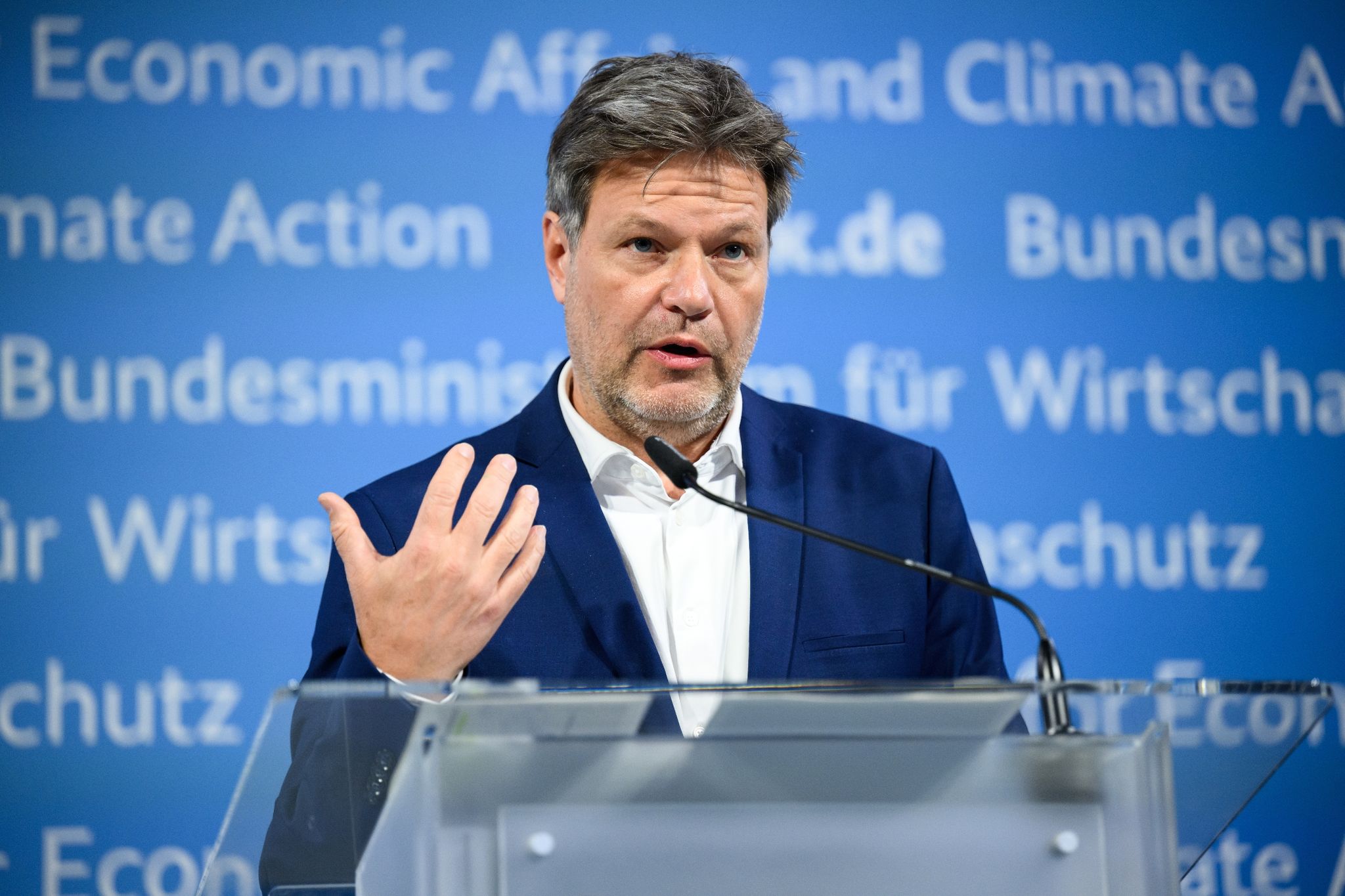 Bundeswirtschaftsminister Robert Habeck (Bündnis 90/Die Grünen) will «Transformationstechnologien» in Deutschland wieder stärker heimisch machen.