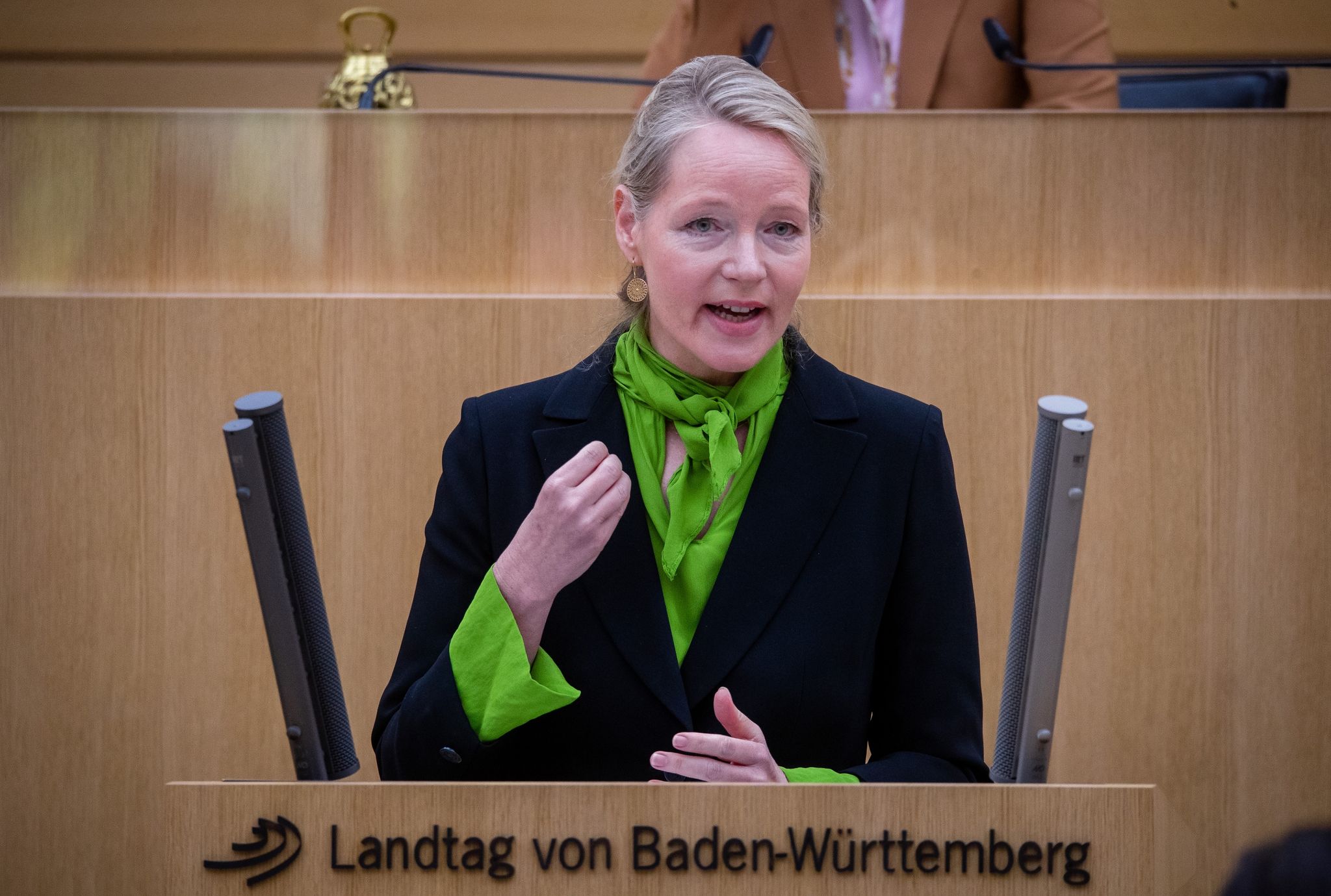 Thekla Walker (Bündnis 90/Die Grünen), Umweltministerin von Baden-Württemberg, spricht im Plenarsaal des Landtags von Baden-Württemberg am Rednerpult.