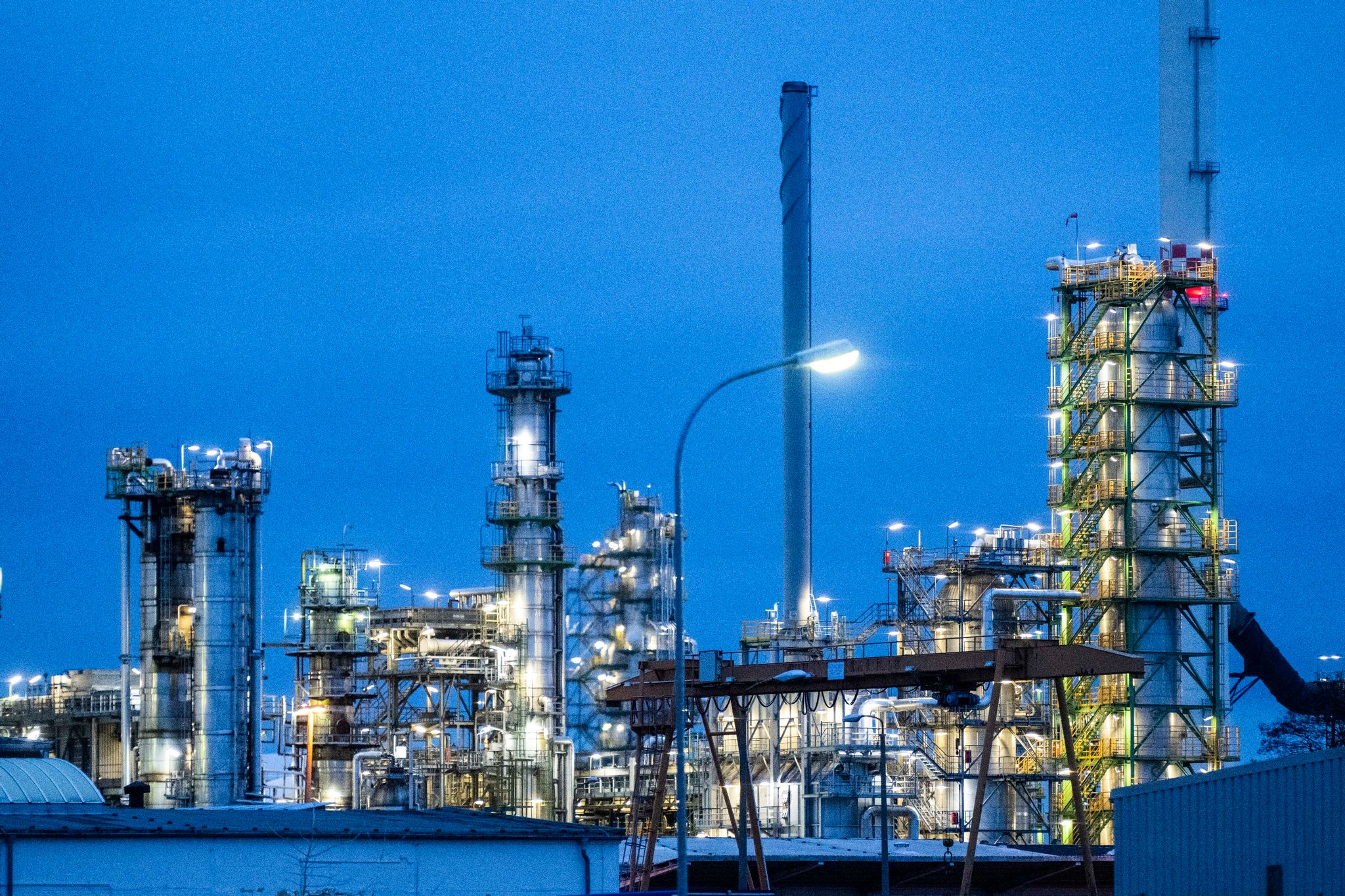 Die Anlagen der Erdölraffinerie auf dem Industriegelände der PCK-Raffinerie GmbH in Schwedt.
