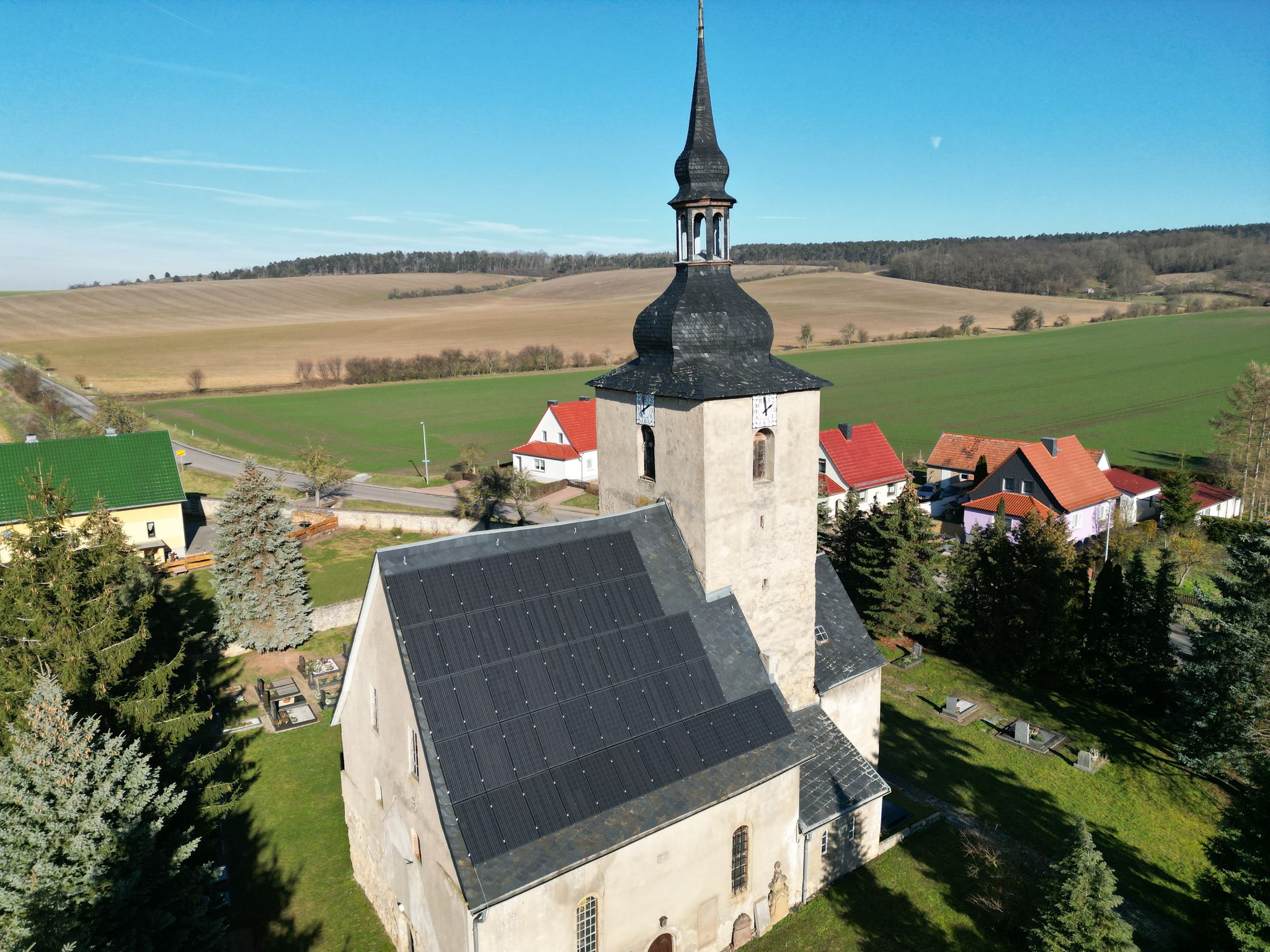 Auch in Brandenburg befürworten die Kirchen Photovoltaik-Anlagen auf den Dächern.