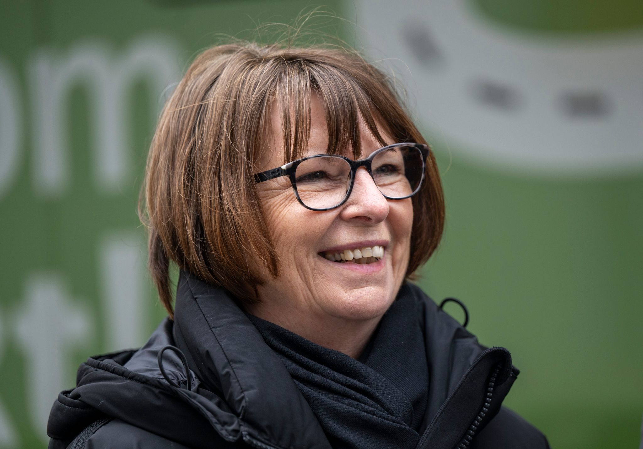 Priska Hinz (Bündnis 90/Die Grünen), Umweltministerin von Hessen, lacht beim Besuch eines Standes auf der Internationaler Grüner Woche (IGW).