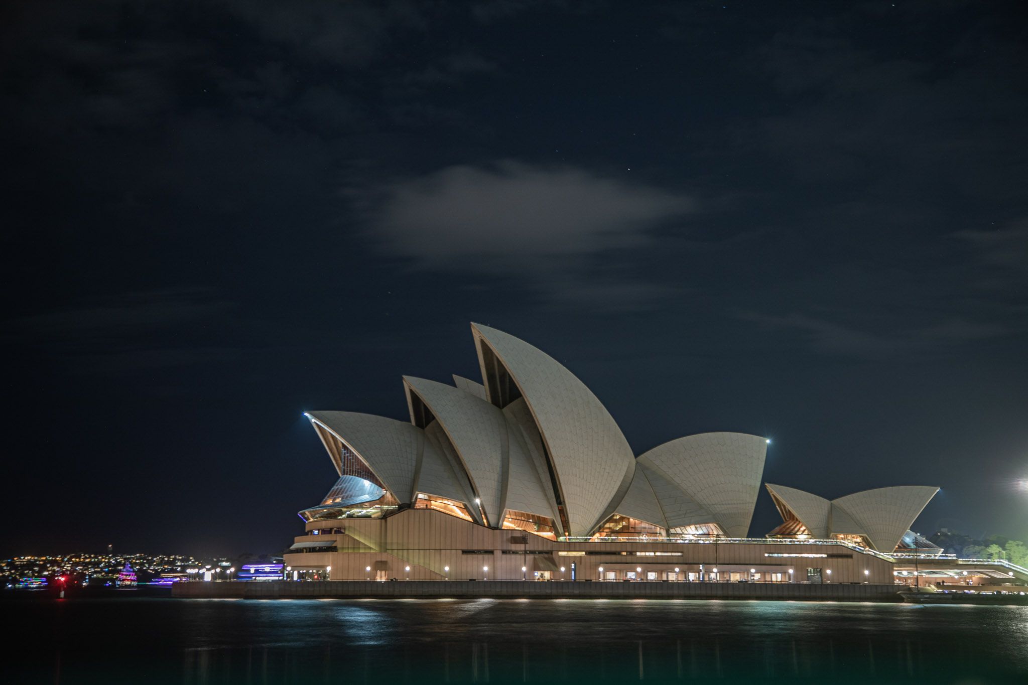 Die Lichter des Opernhauses von Sydney sind für die «Earth Hour» ausgeschaltet worden.