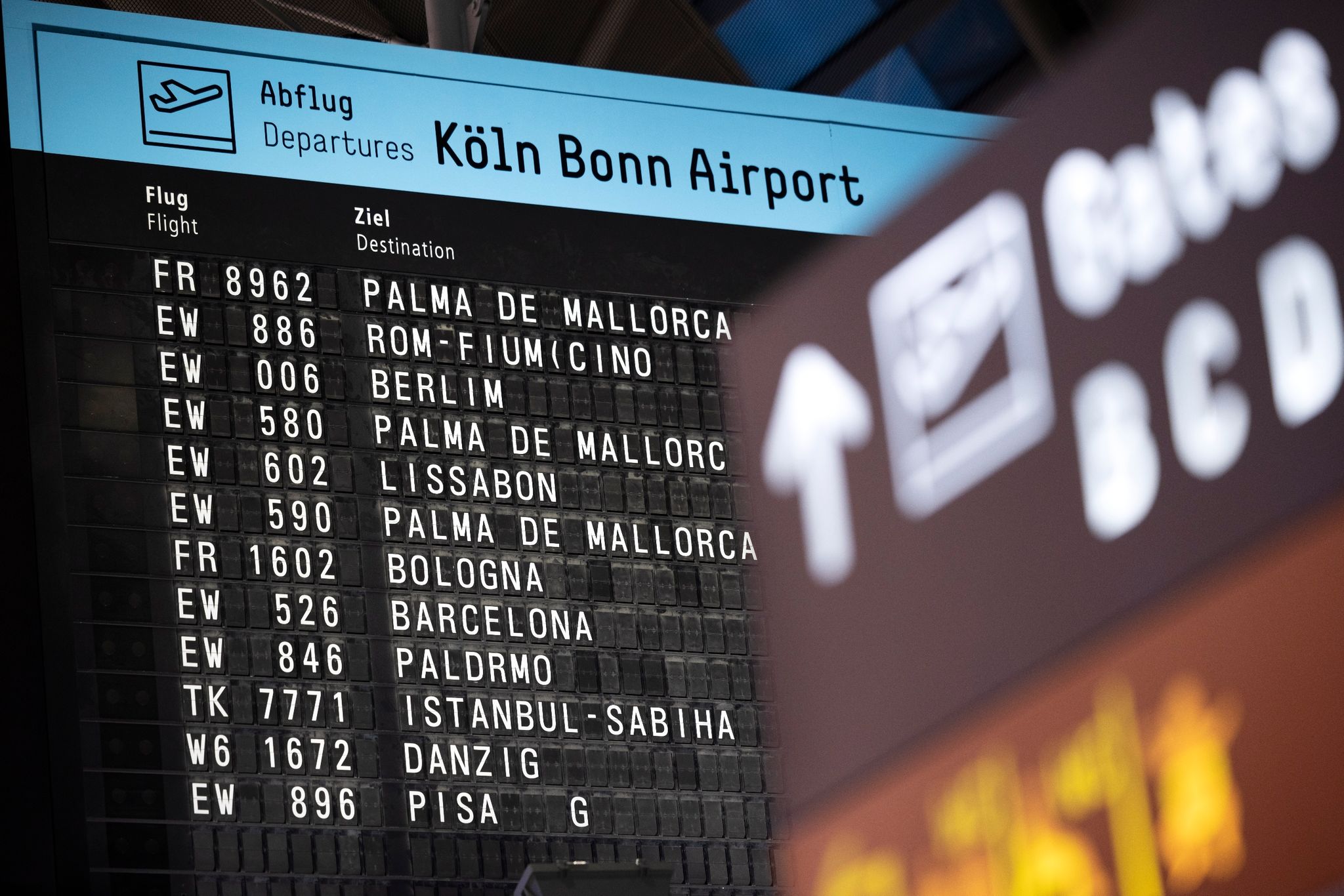 Immer weniger Deutsche wählen für Inlandsreisen die Bahn anstatt zu fliegen, zeigt ein Bericht der Flugsicherungsorganisation Eurocontrol.