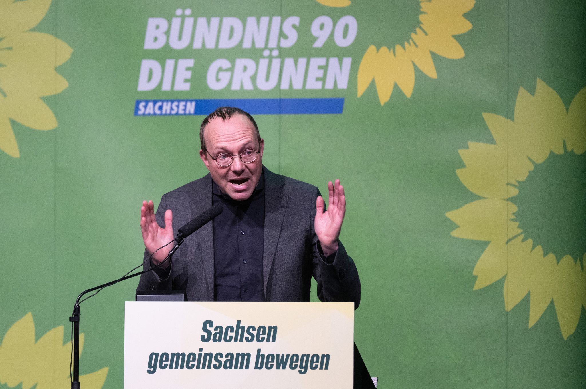 Wolfram Günther, Umweltminister von Sachsen, spricht auf dem Landesparteitag seiner Partei.