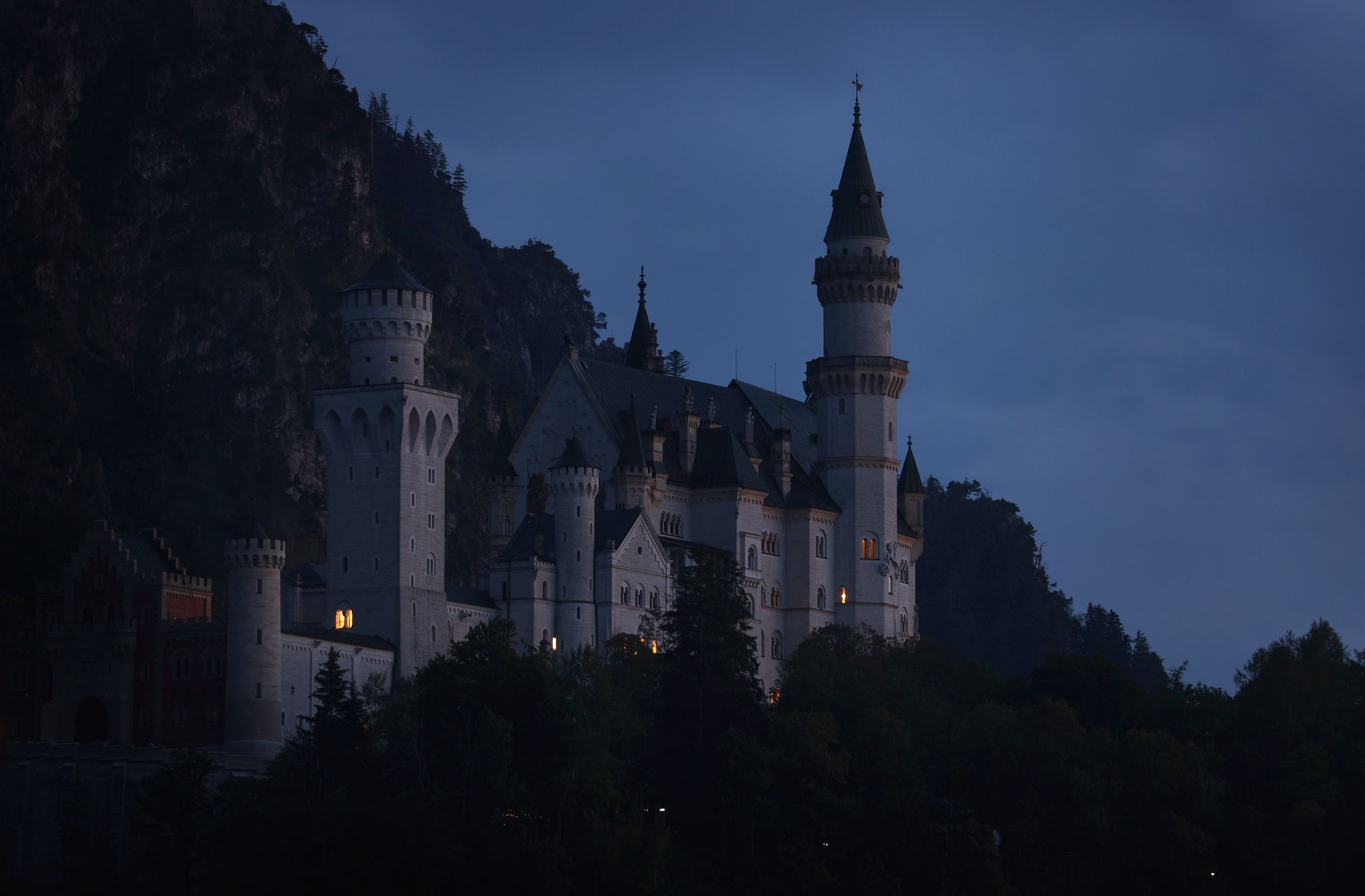 Monatelang wurde das Schloss, um Energie zu sparen, nicht mehr von Scheinwerfern illuminiert.