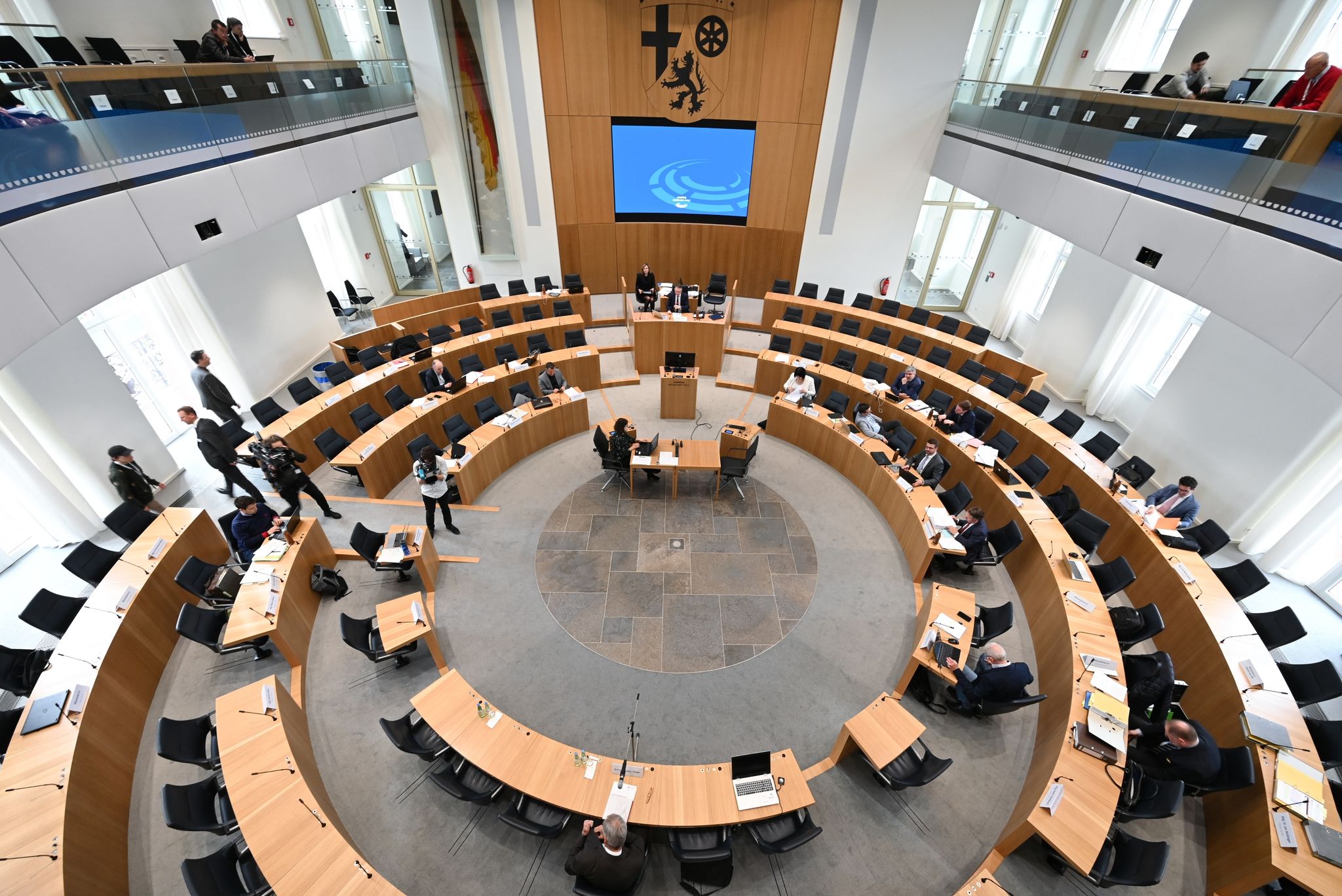 Die Mitglieder des Untersuchungsausschusses des Landtags Rheinland-Pfalz nehmen an ihrer voraussichtlich letzten öffentlichen Sitzung teil.