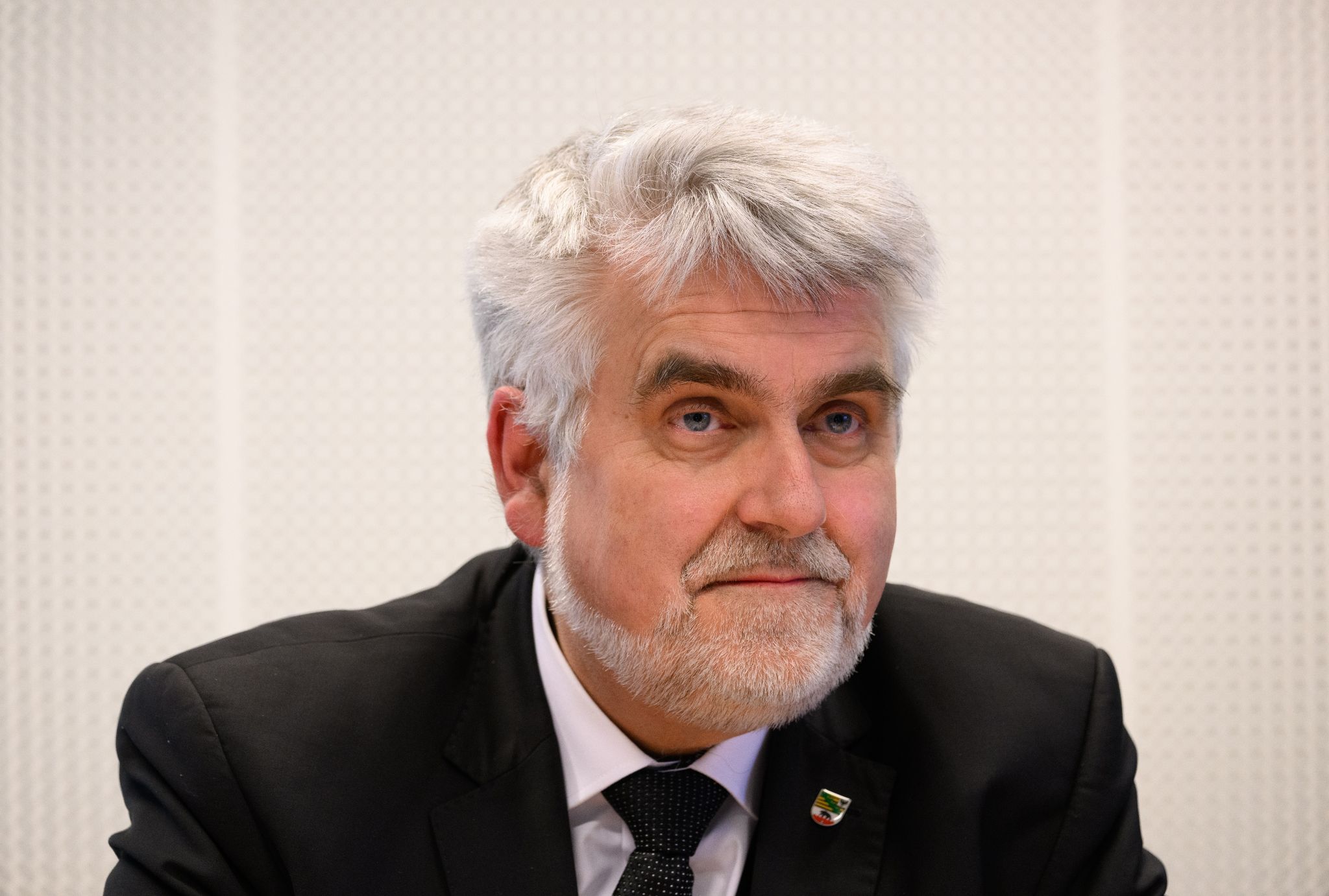 Armin Willingmann (SPD), Umweltminister in Sachsen-Anhalt, vor der Presse.