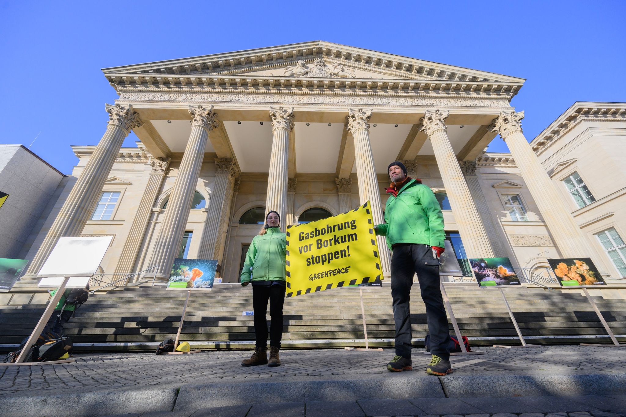 Greenpeace protestiert gegen die Gasbohrung vor der Nordseeinsel Borkum.