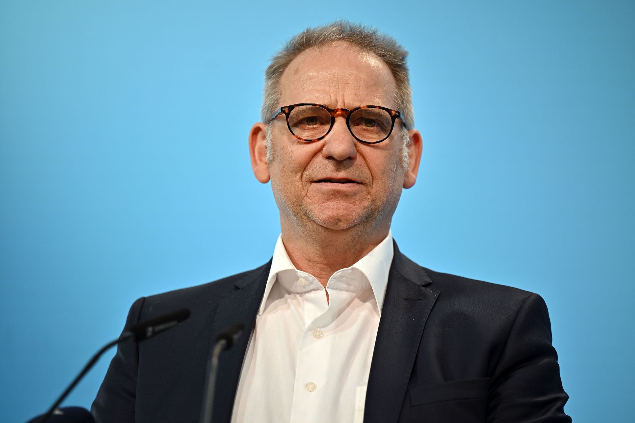 Bernhard Stengele (Bündnis90/Die Grünen), Umweltminister von Thüringen, gibt ein Pressestatement.