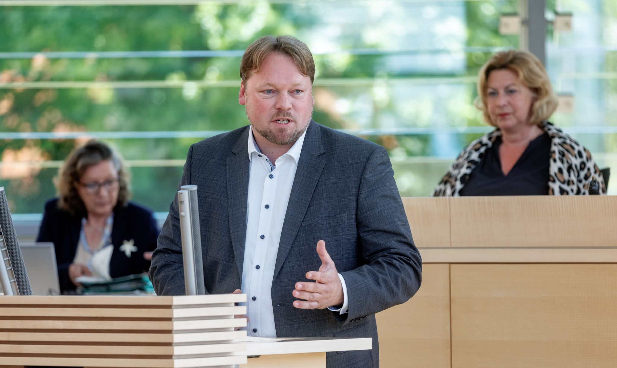 Der Umweltpolitiker Oliver Kumbartzky (FDP) spricht im Kieler Landtag.