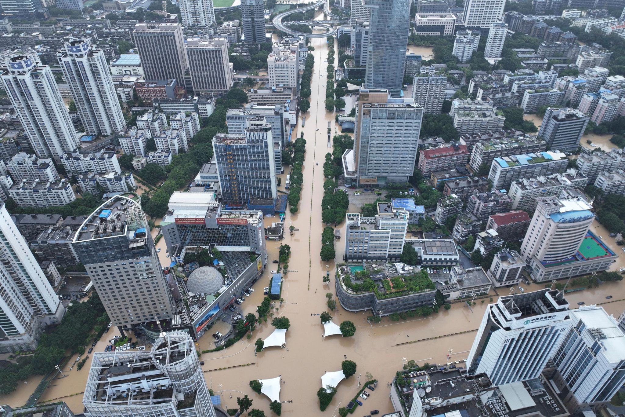 Luftaufnahme der überschwemmten Stadt Fuzhou.