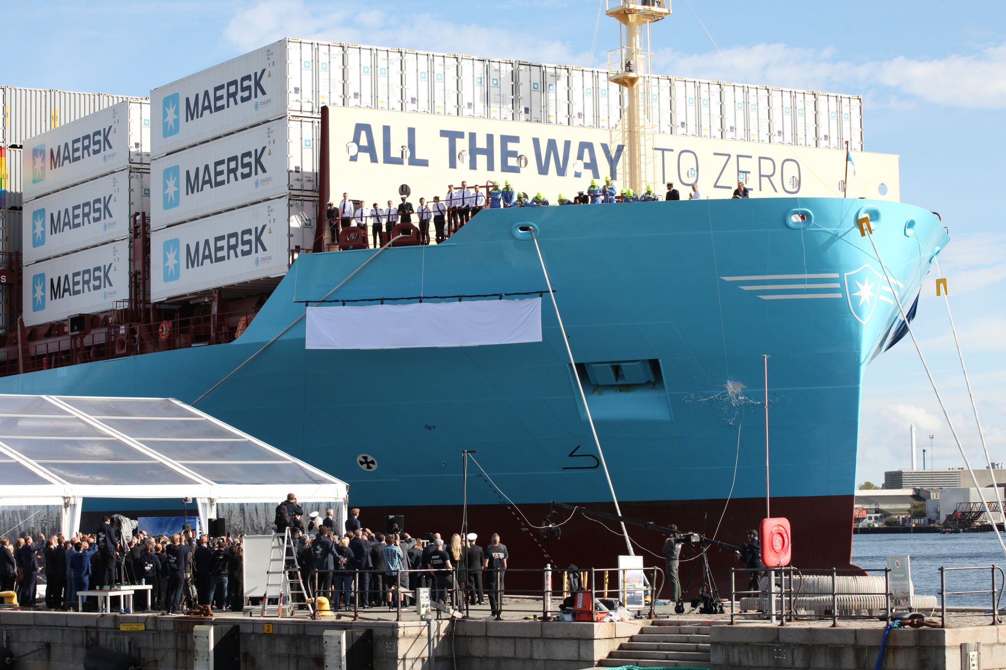 Von der Leyen tauft erstes Methanol-Containerschiff