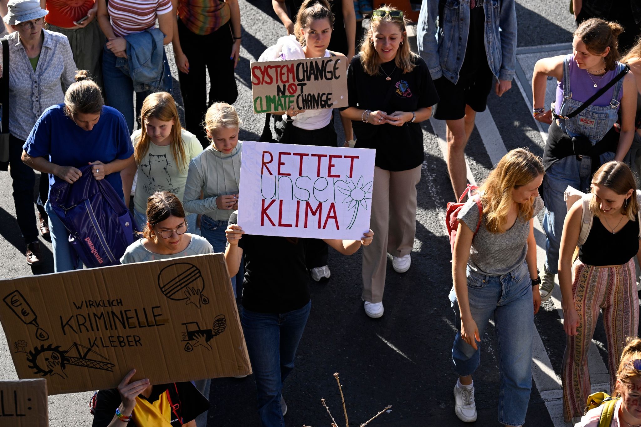 Mehrere tausend Demonstranten fordern eine bessere Klimapolitik.