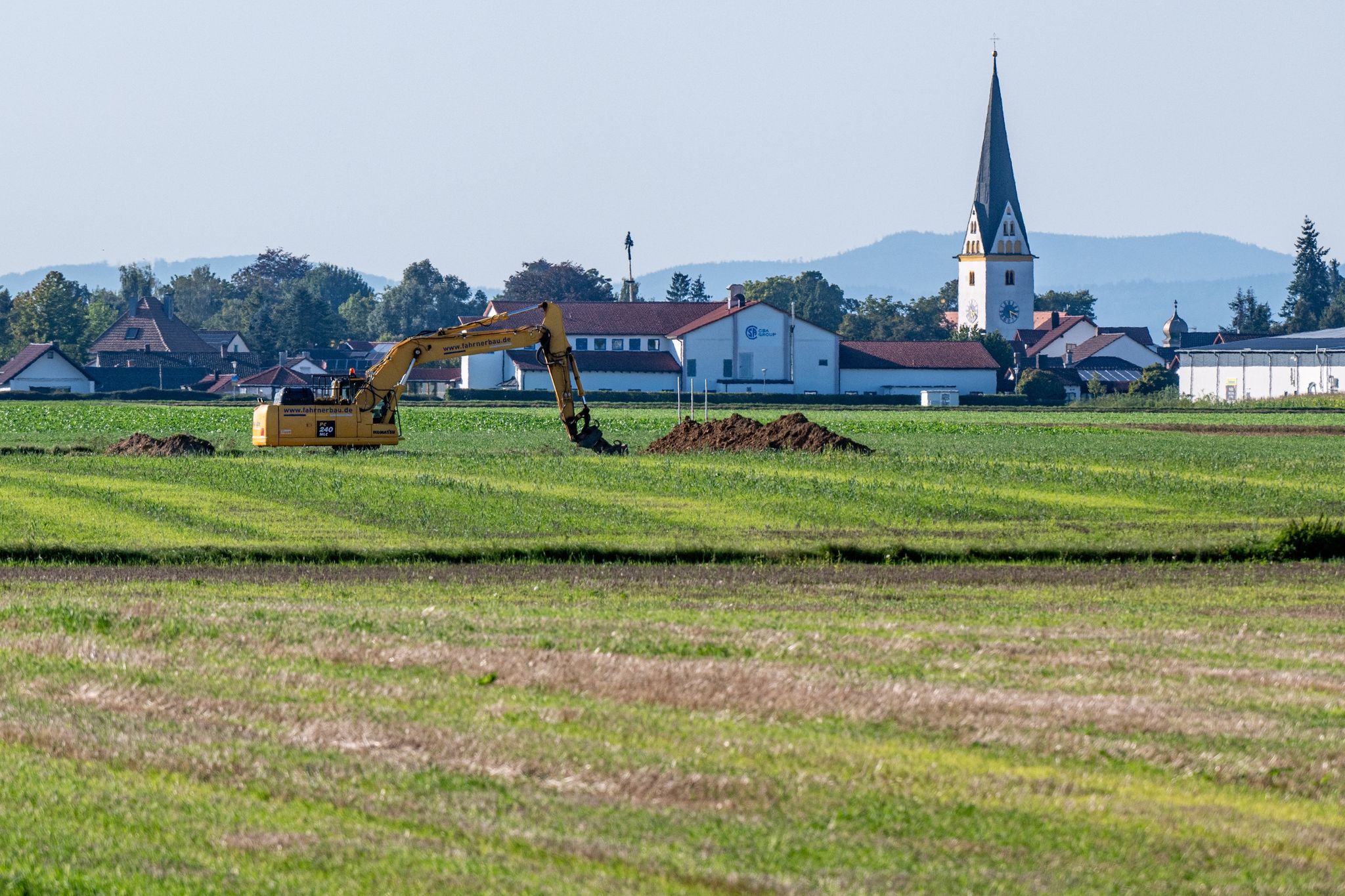 Ein Feld zwischen Irlbach und Straßkirchen. Hier will BMW eine Batteriefabrik errichten.