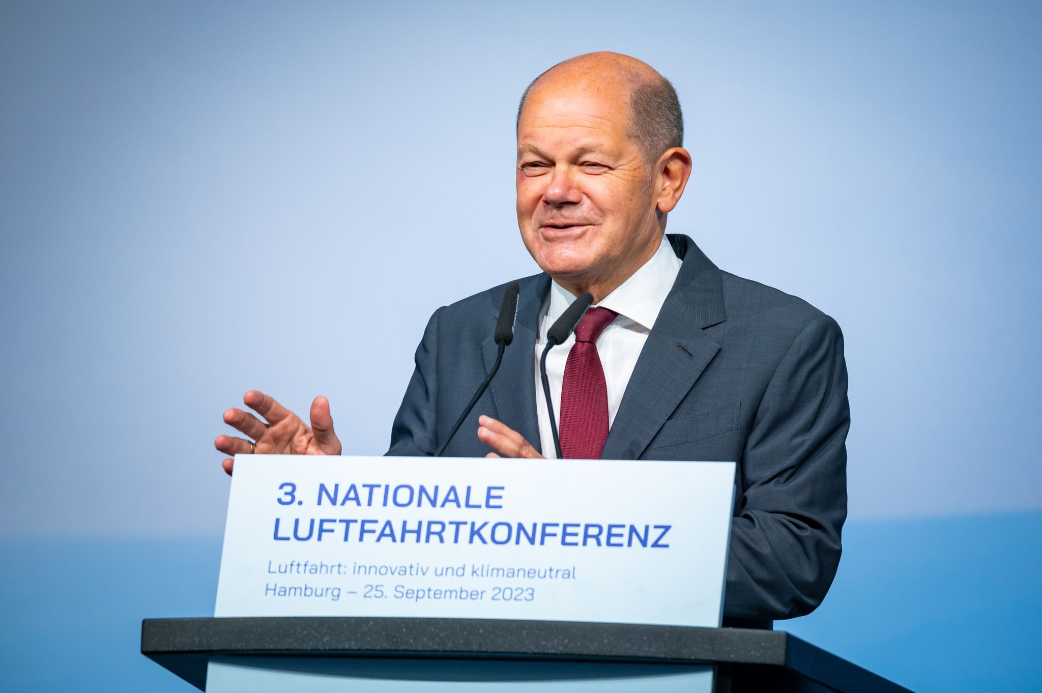 Bundeskanzler Olaf Scholz (SPD) spricht zur Eröffnung der Konferenz.