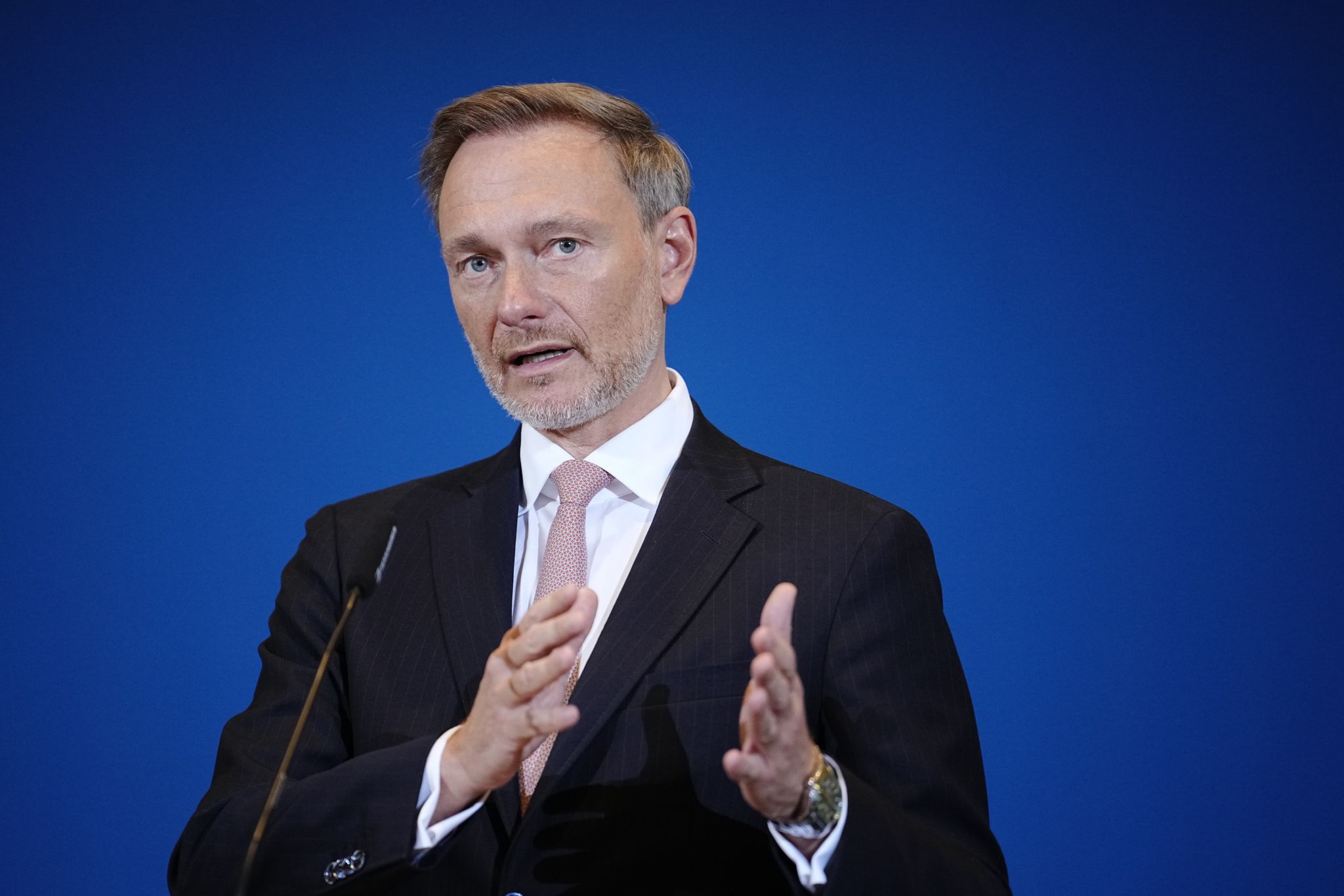 Christian Lindner (FDP), Bundesminister der Finanzen, gibt eine Pressekonferenz.